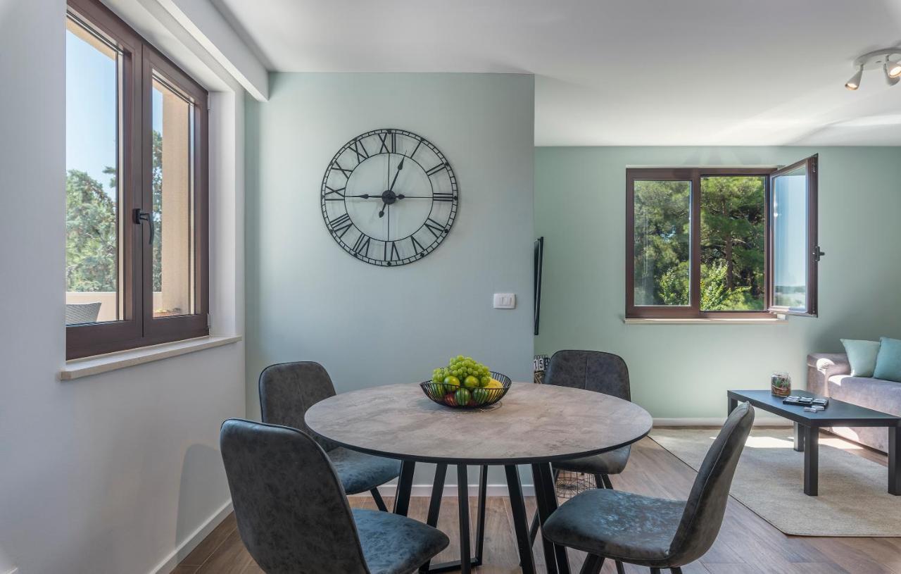 Just Renovated Stylish 2 Bedrooms Apartment Only A Few Steps From The Beach! Novigrad  Bagian luar foto