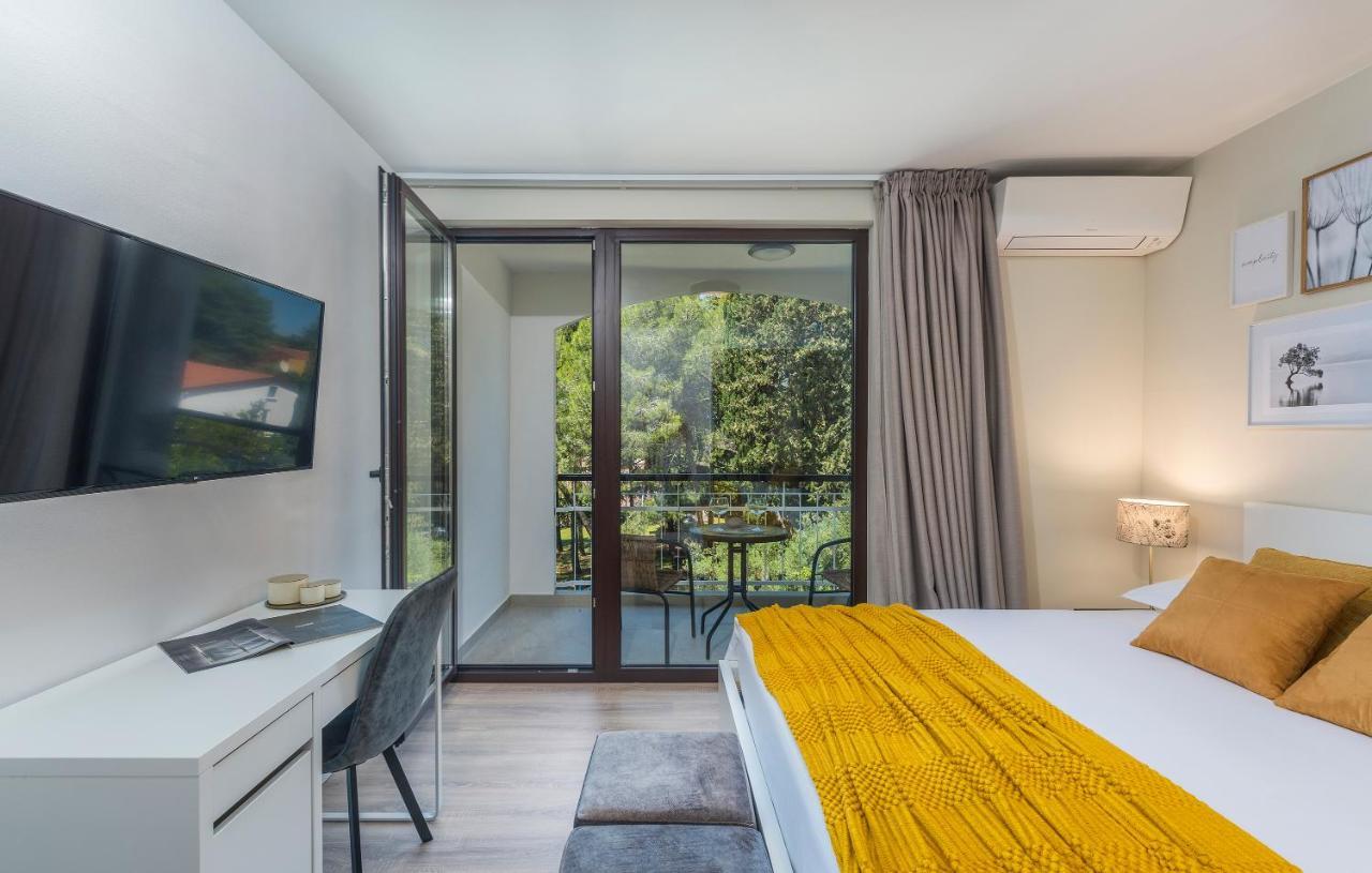 Just Renovated Stylish 2 Bedrooms Apartment Only A Few Steps From The Beach! Novigrad  Bagian luar foto