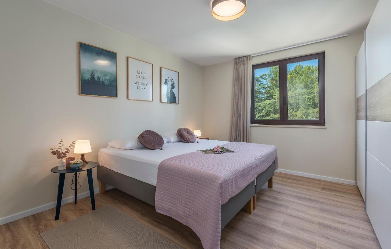 Just Renovated Stylish 2 Bedrooms Apartment Only A Few Steps From The Beach! Novigrad  Bagian luar foto