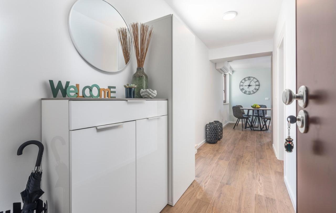 Just Renovated Stylish 2 Bedrooms Apartment Only A Few Steps From The Beach! Novigrad  Bagian luar foto