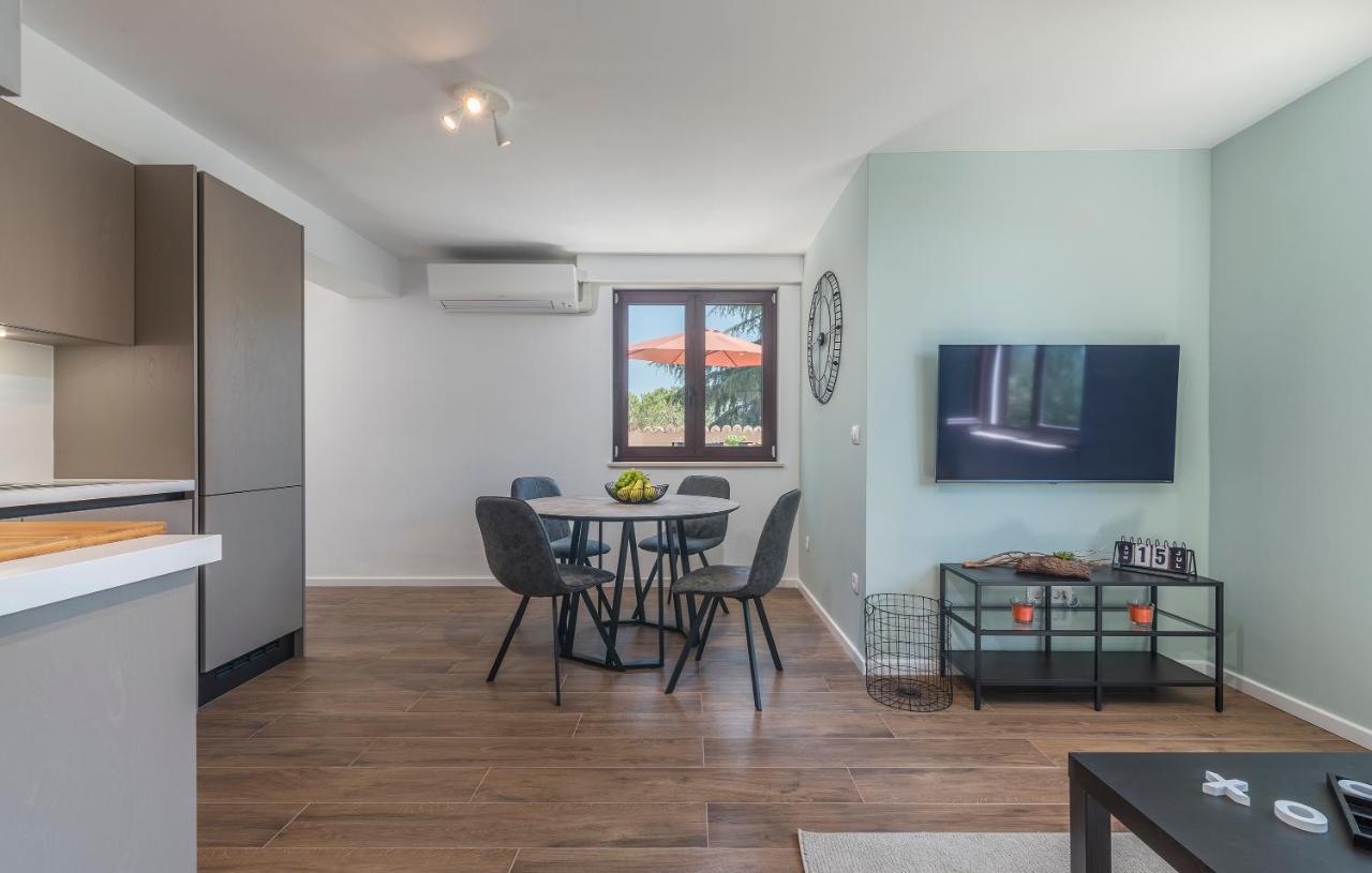 Just Renovated Stylish 2 Bedrooms Apartment Only A Few Steps From The Beach! Novigrad  Bagian luar foto
