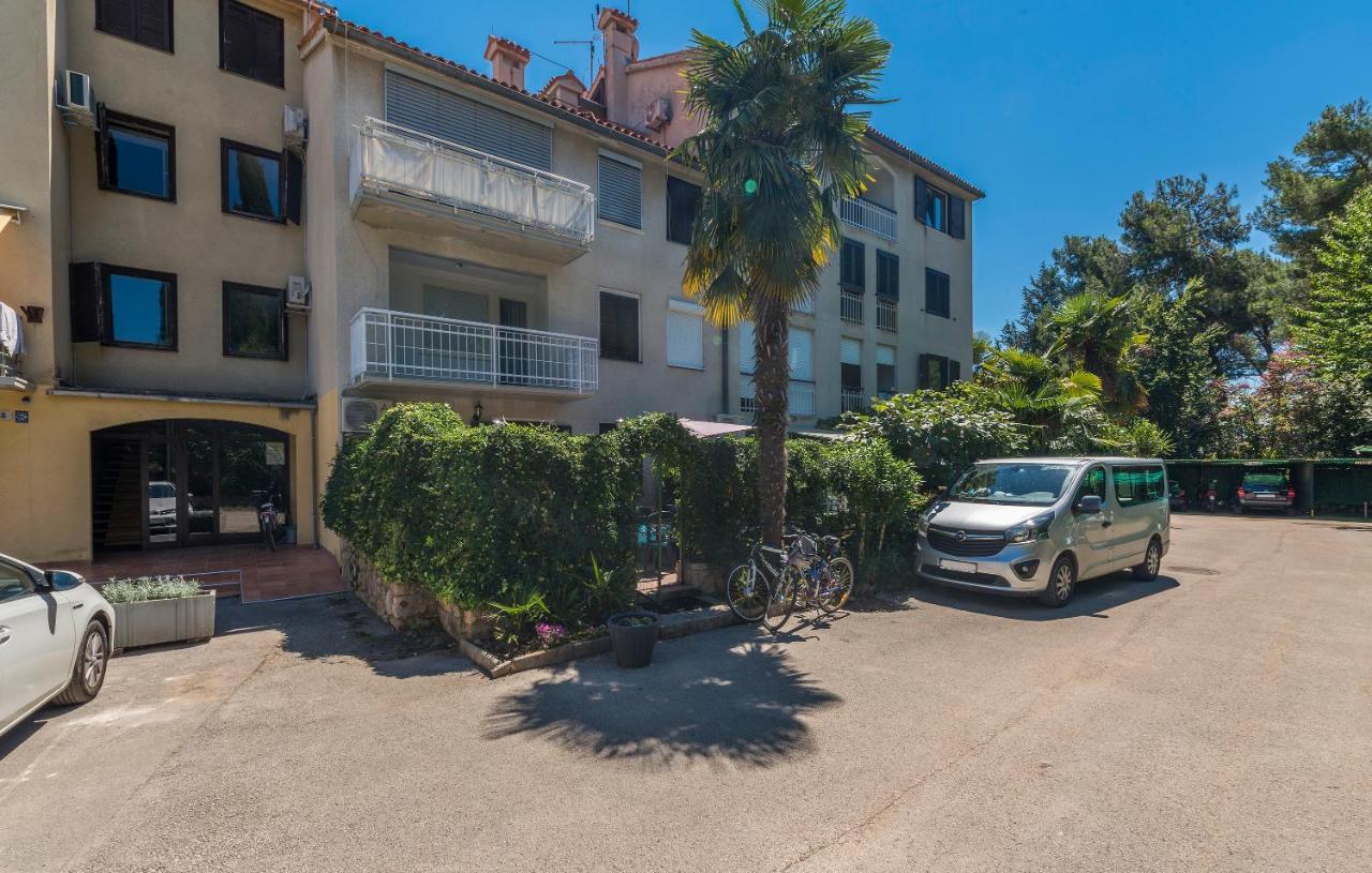Just Renovated Stylish 2 Bedrooms Apartment Only A Few Steps From The Beach! Novigrad  Bagian luar foto