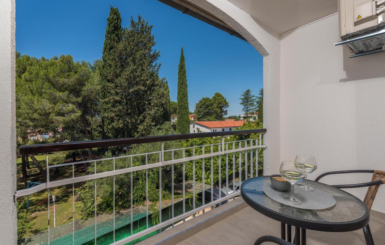 Just Renovated Stylish 2 Bedrooms Apartment Only A Few Steps From The Beach! Novigrad  Bagian luar foto